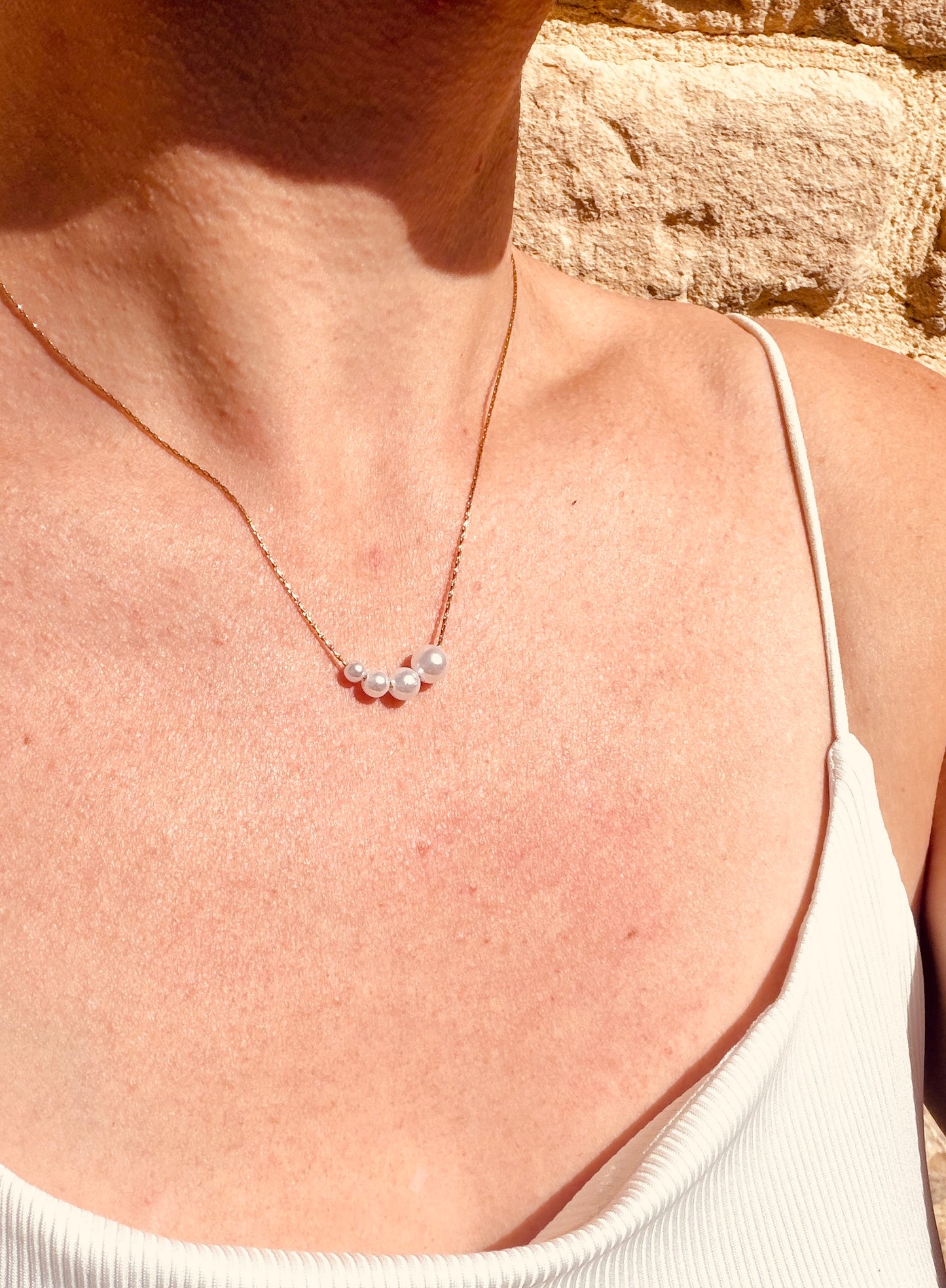 Jody l Collier doré et ses perles