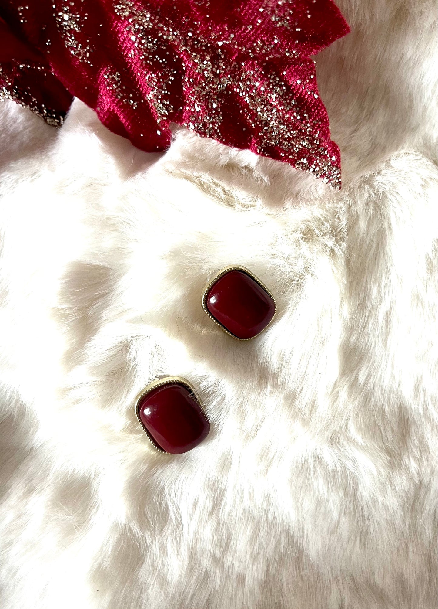 Louisa l Boucles d'oreilles bordeaux et dorées
