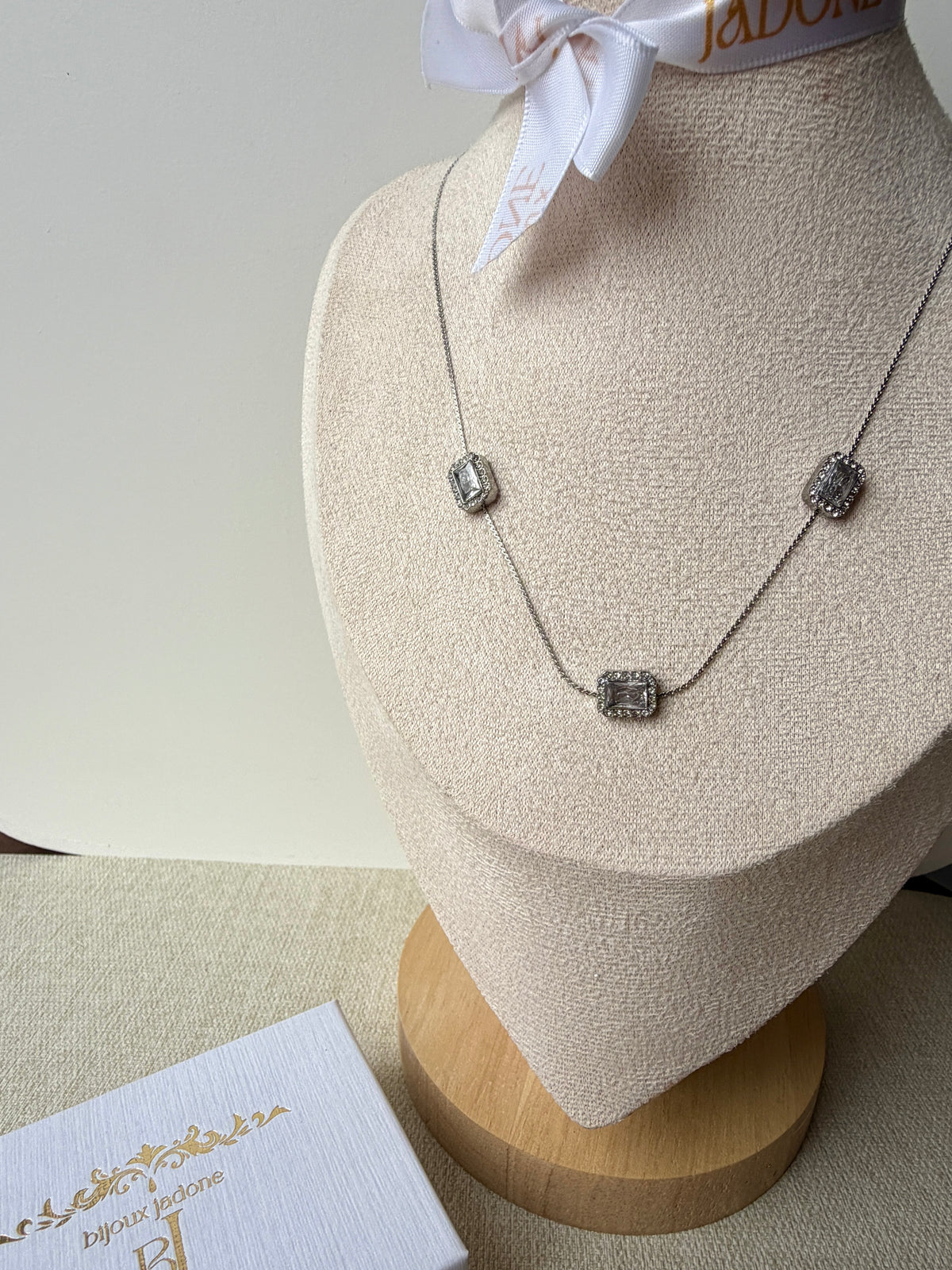Verone - collier argenté élégant
