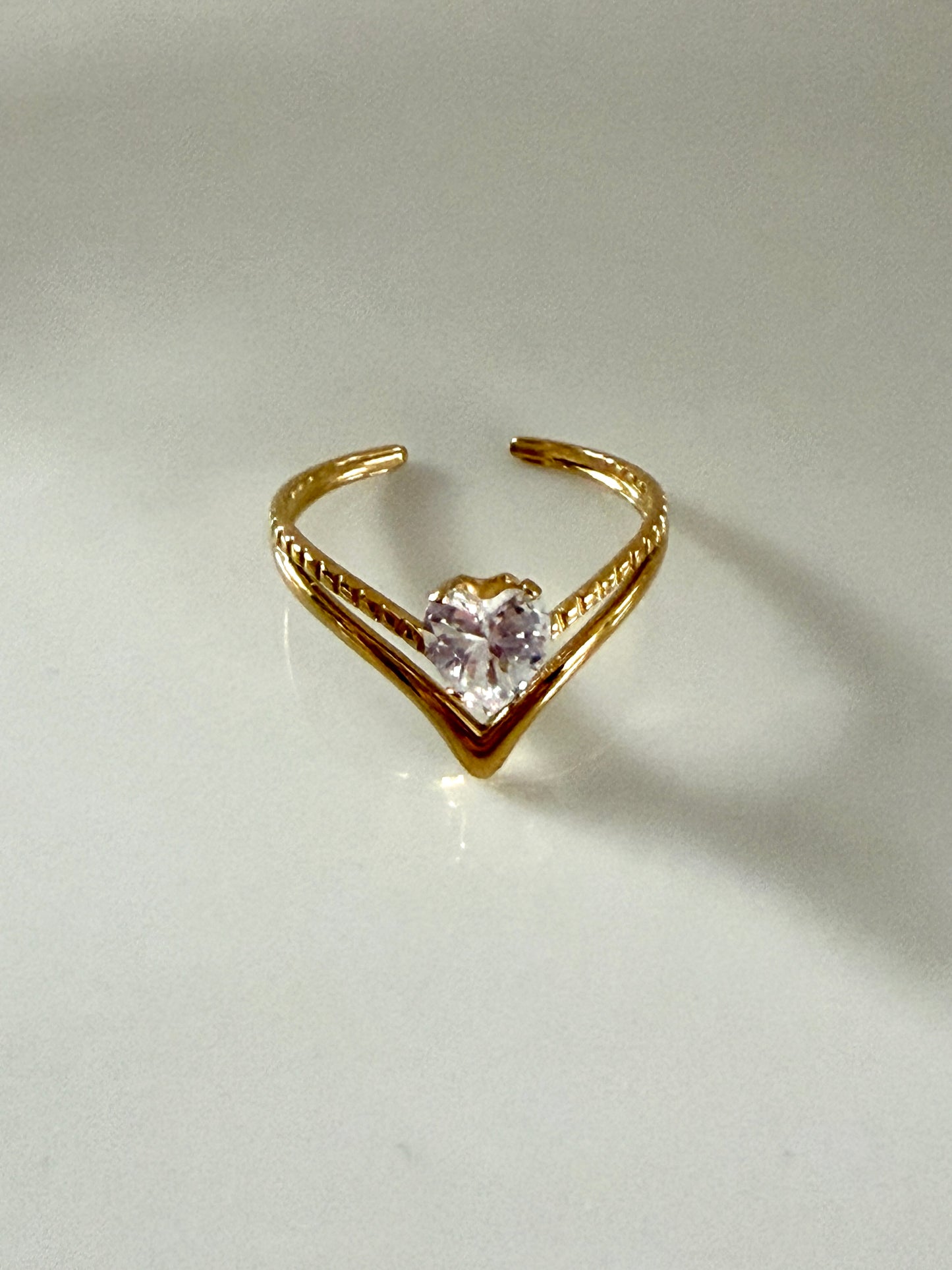 Belinda l bague ajustable dorée et zircon blanc cœur
