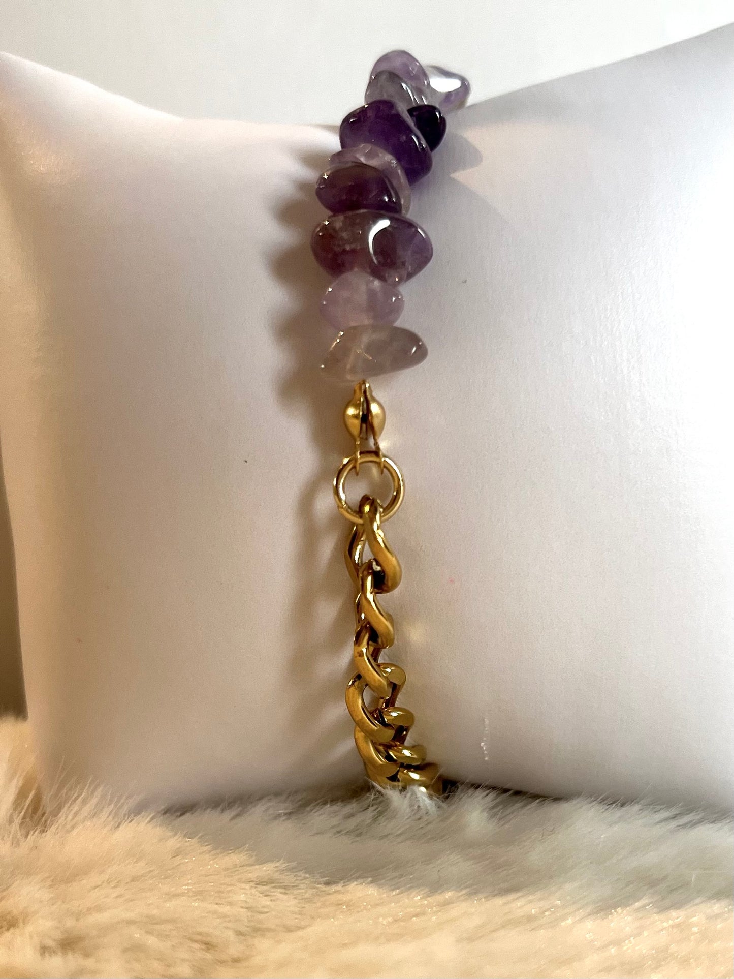 Blima l Bracelet doré et pierres Améthyste