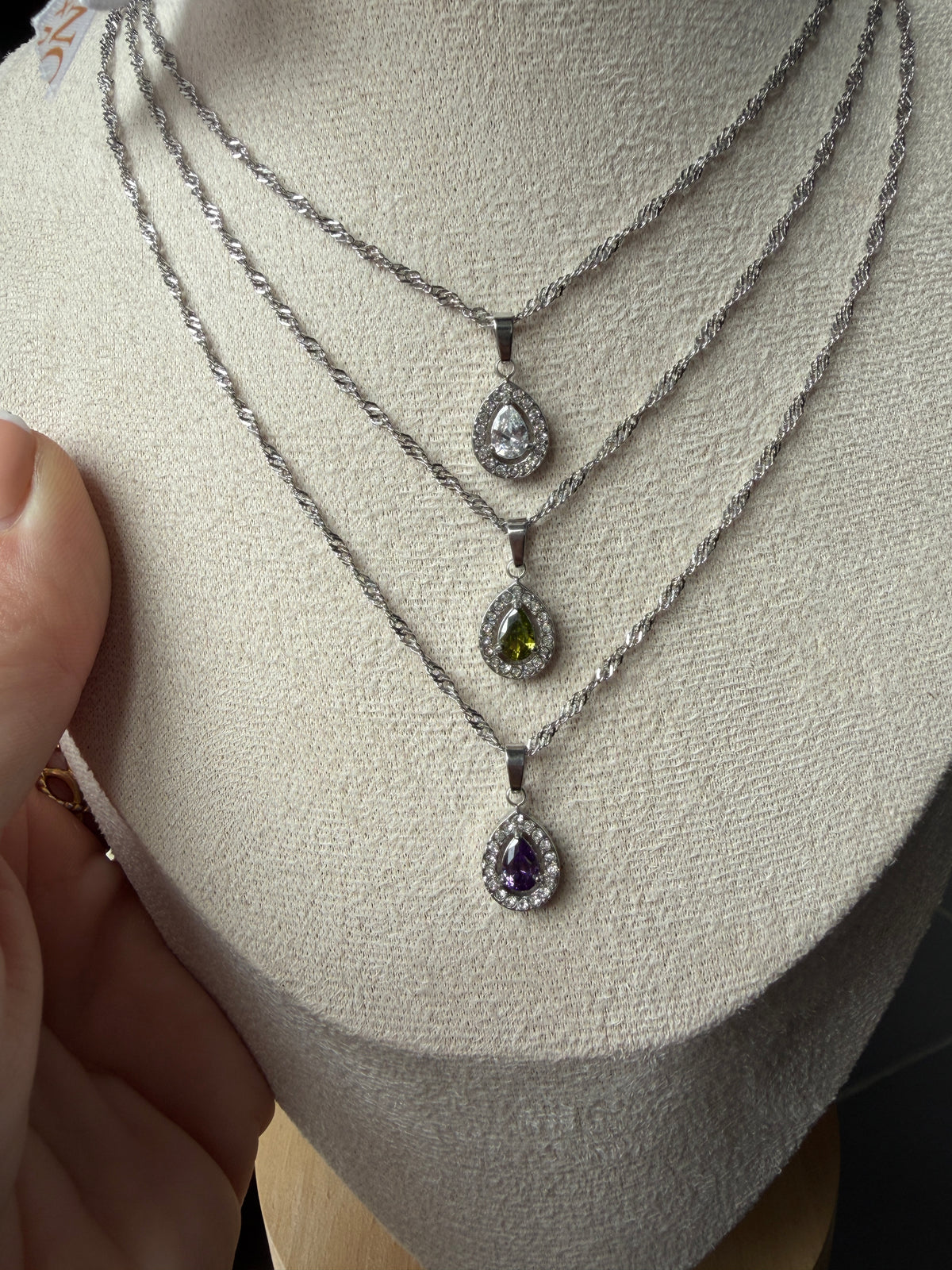 Siena - collier gouttelette argenté et sa pierre de couleur