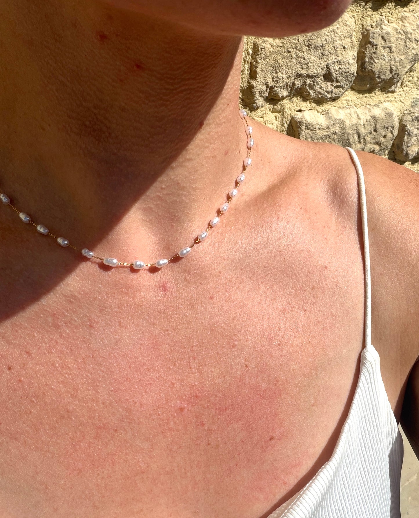 ANDREA l Collier doré et perles d'eau douce d'imitation