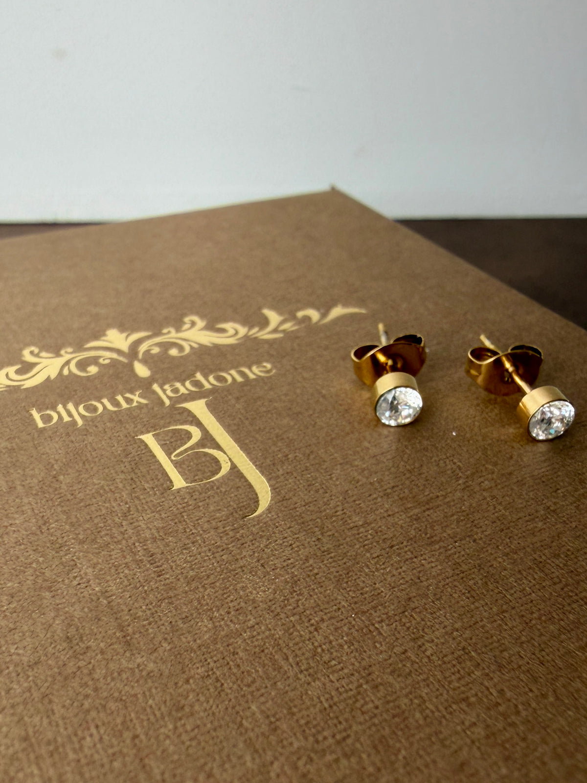 Elora - Boucles d'oreilles puce dorées