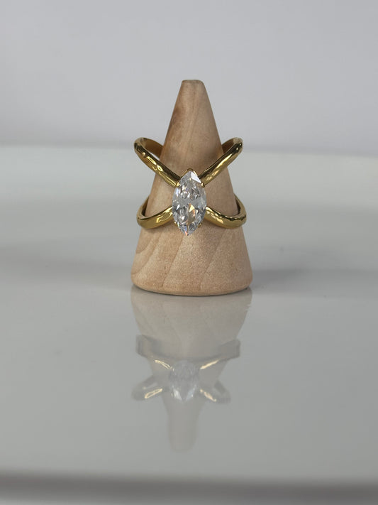 Shaina l Bague dorée et zircon blanc