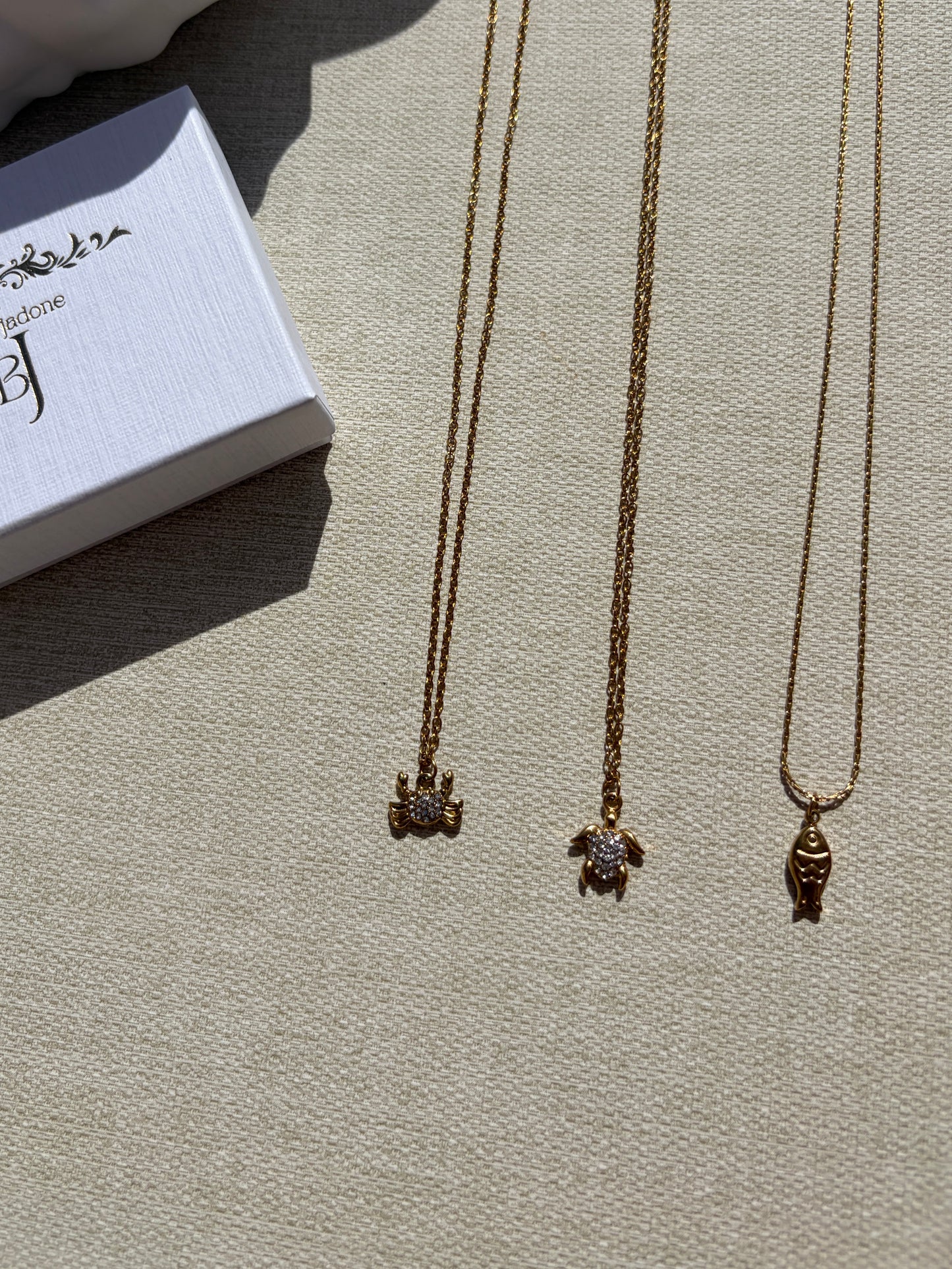 Tika l Collier tortue 🐢 doré et zircon blanc