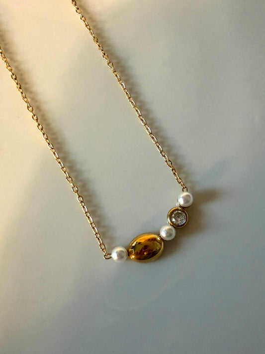 Énora l collier doré perles et zircon blanc