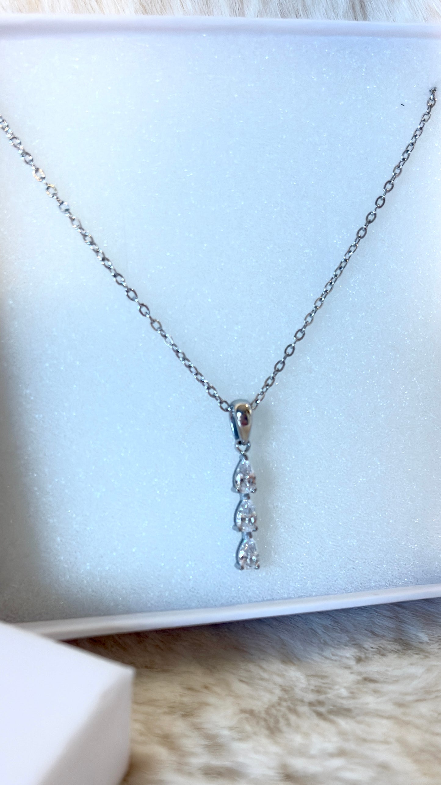 Palmyre l Collier doré ou argenté et ses zircon blanc précieux