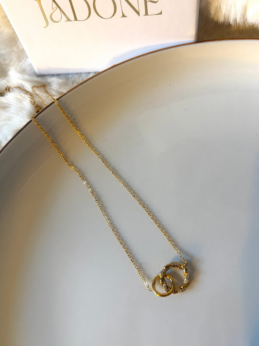 Jakarta l Élégant collier doré anneaux