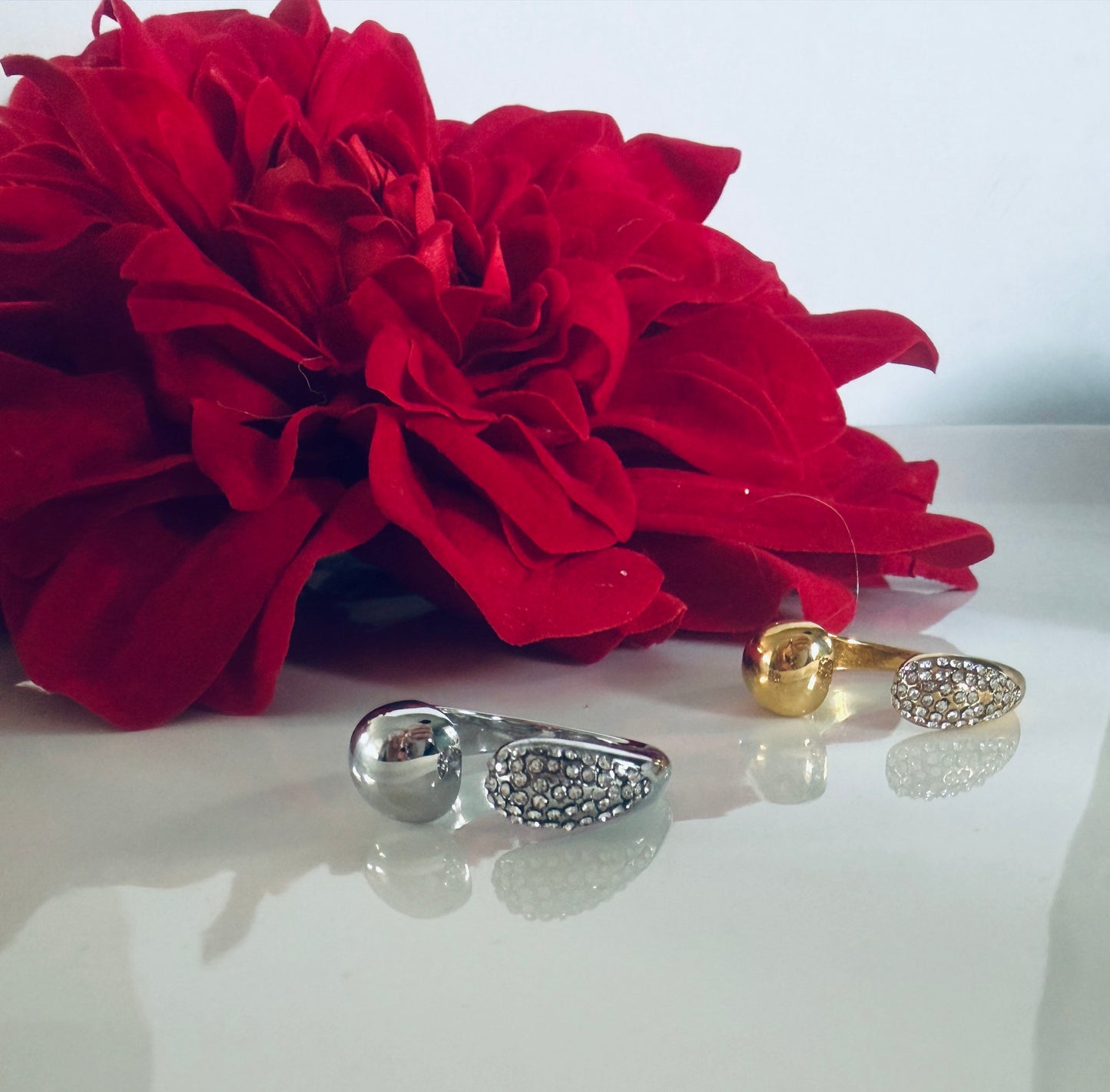 Iseult l bague ajustable et zircon blanc dorée ou argentée