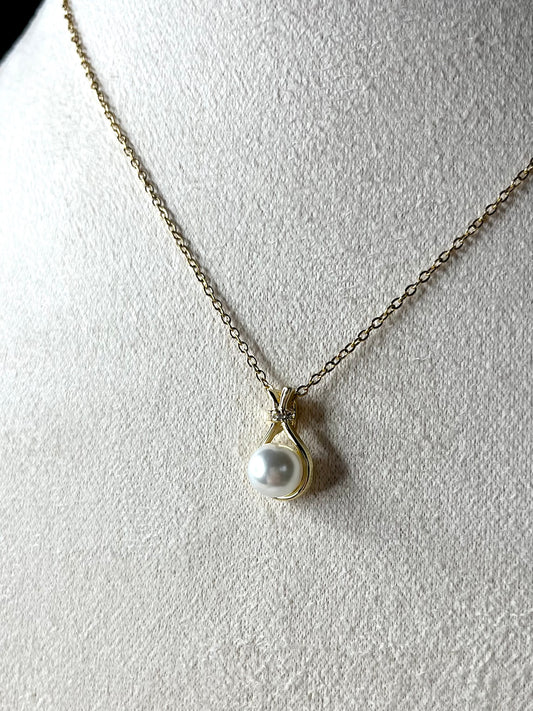MAGUY l Collier doré et sa perle blanche
