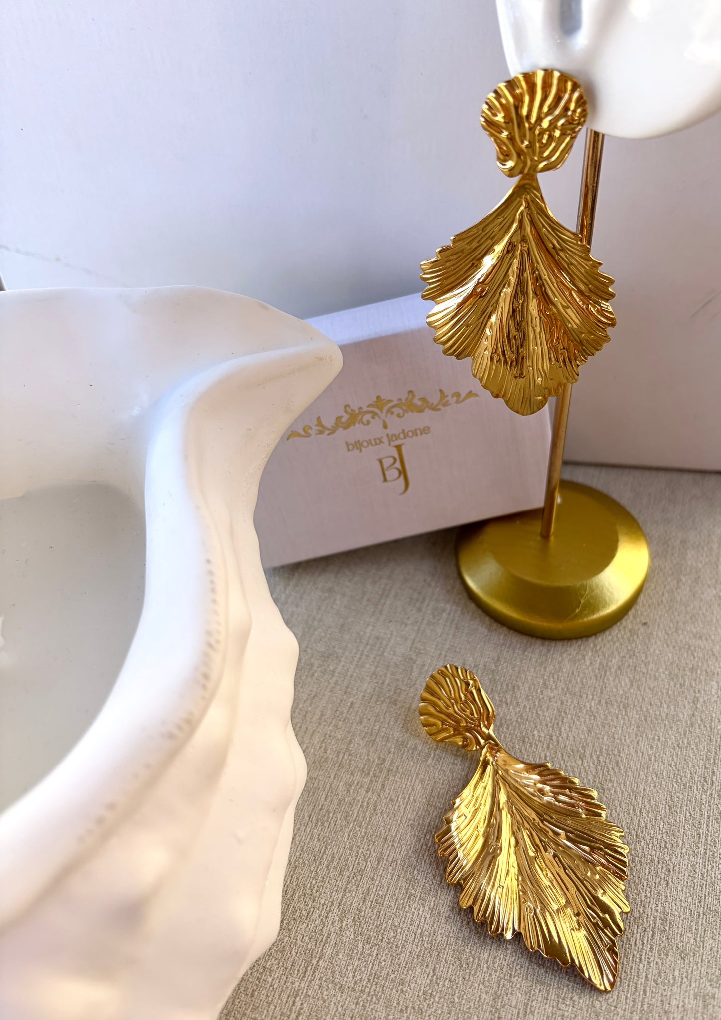 DORINE l Boucles d'oreilles feuilles dorées