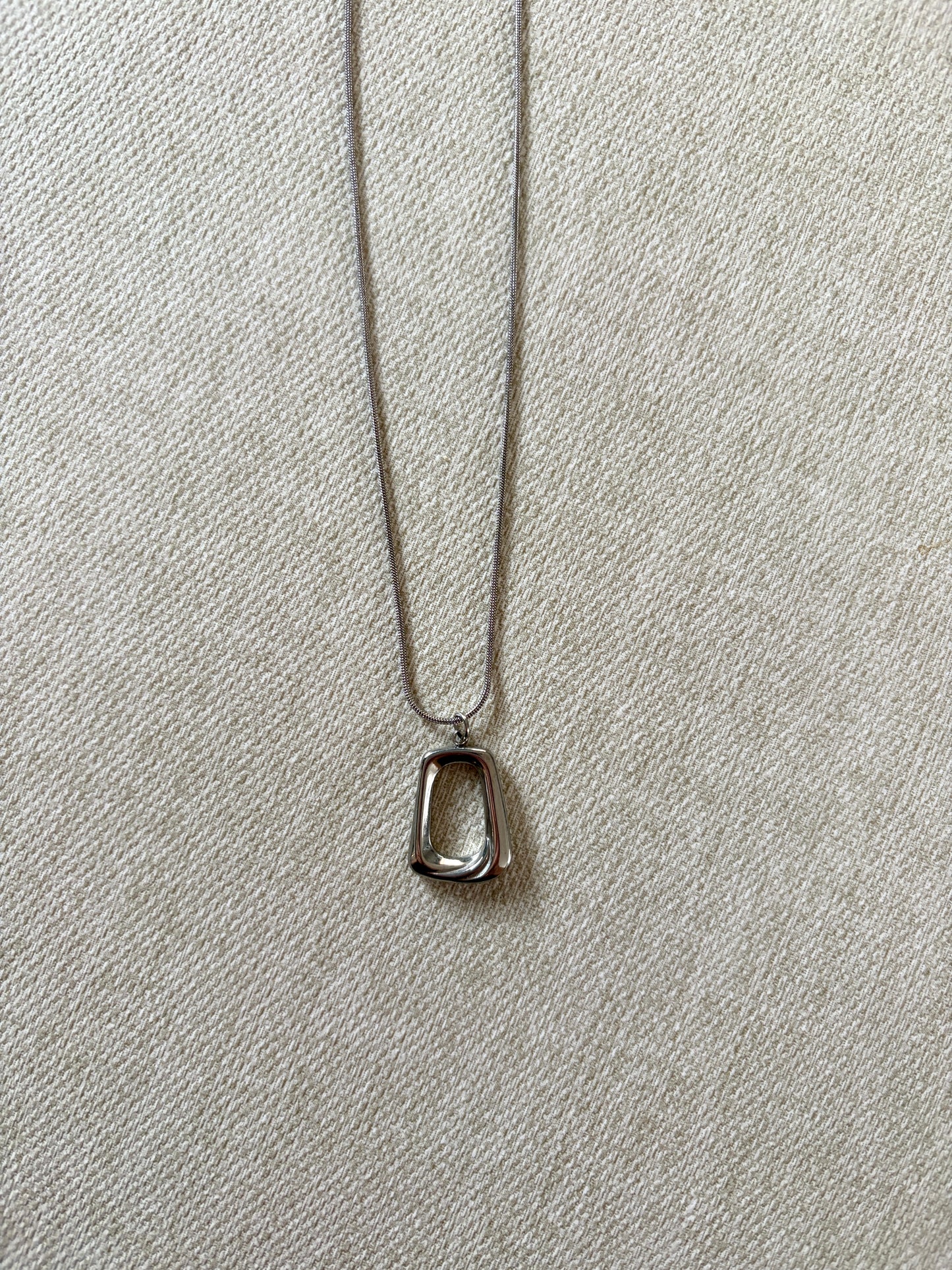 Miu l collier doré ou argenté