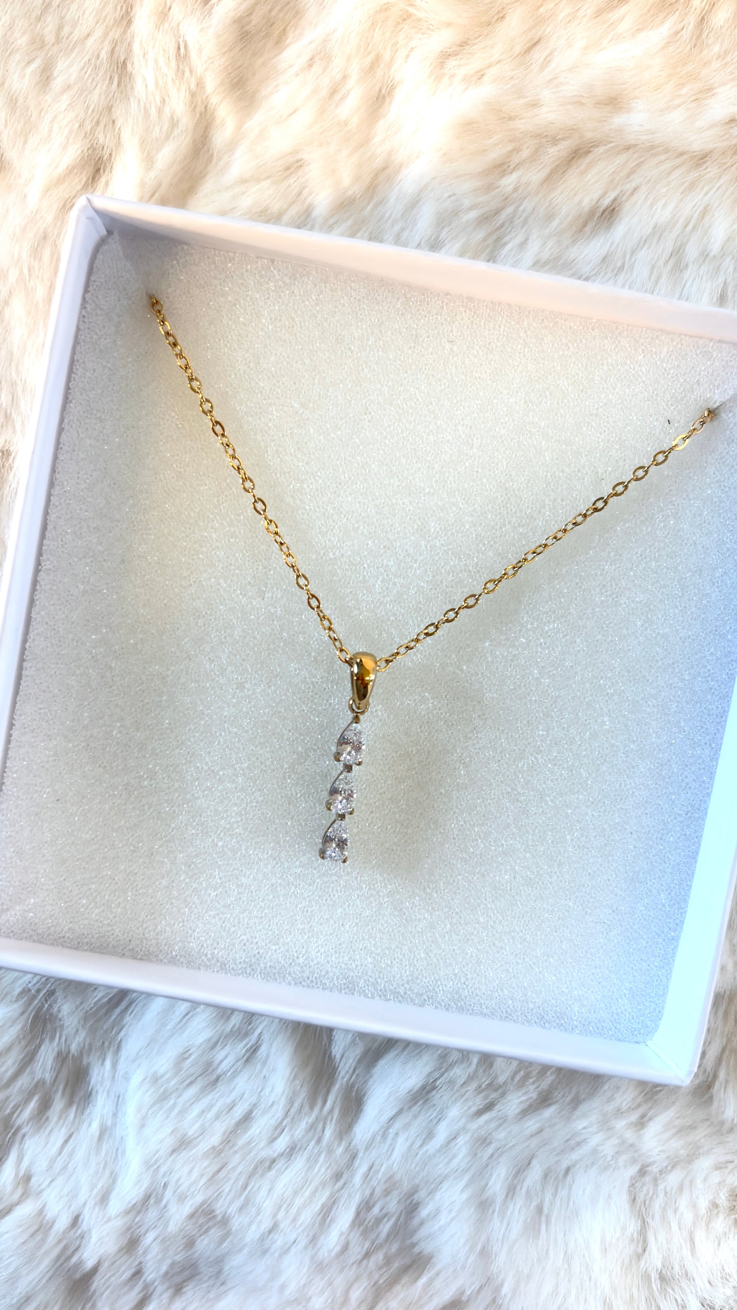 Palmyre l Collier doré ou argenté et ses zircon blanc précieux