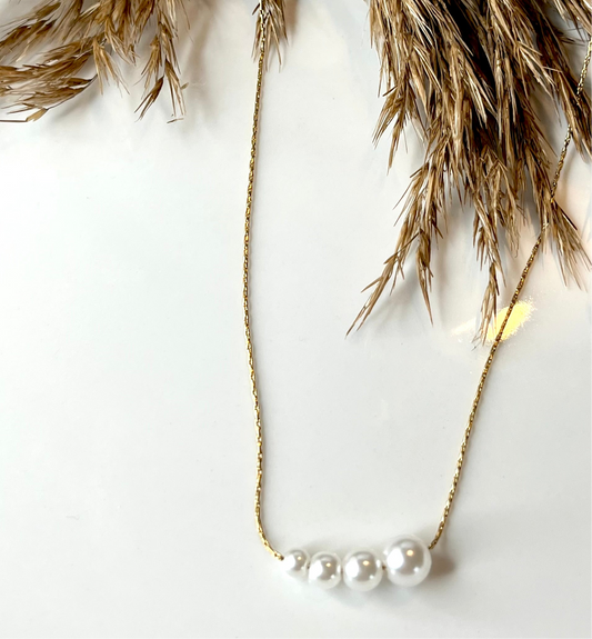 Jody l Collier doré et ses perles
