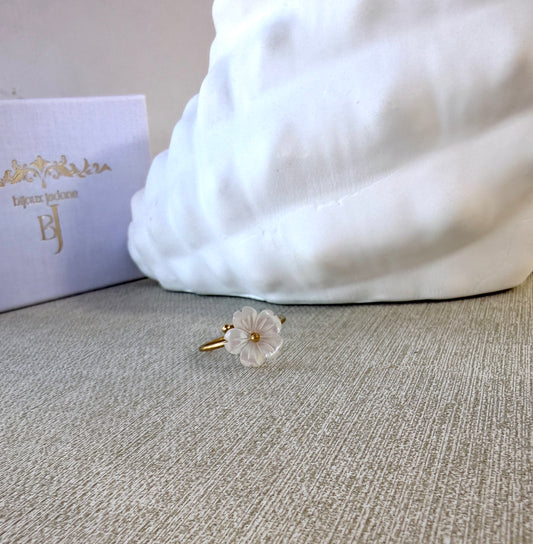 Floana l parure dorée à fleur blanche