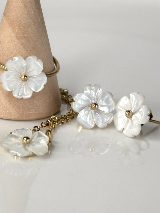 Floana l parure dorée à fleur blanche