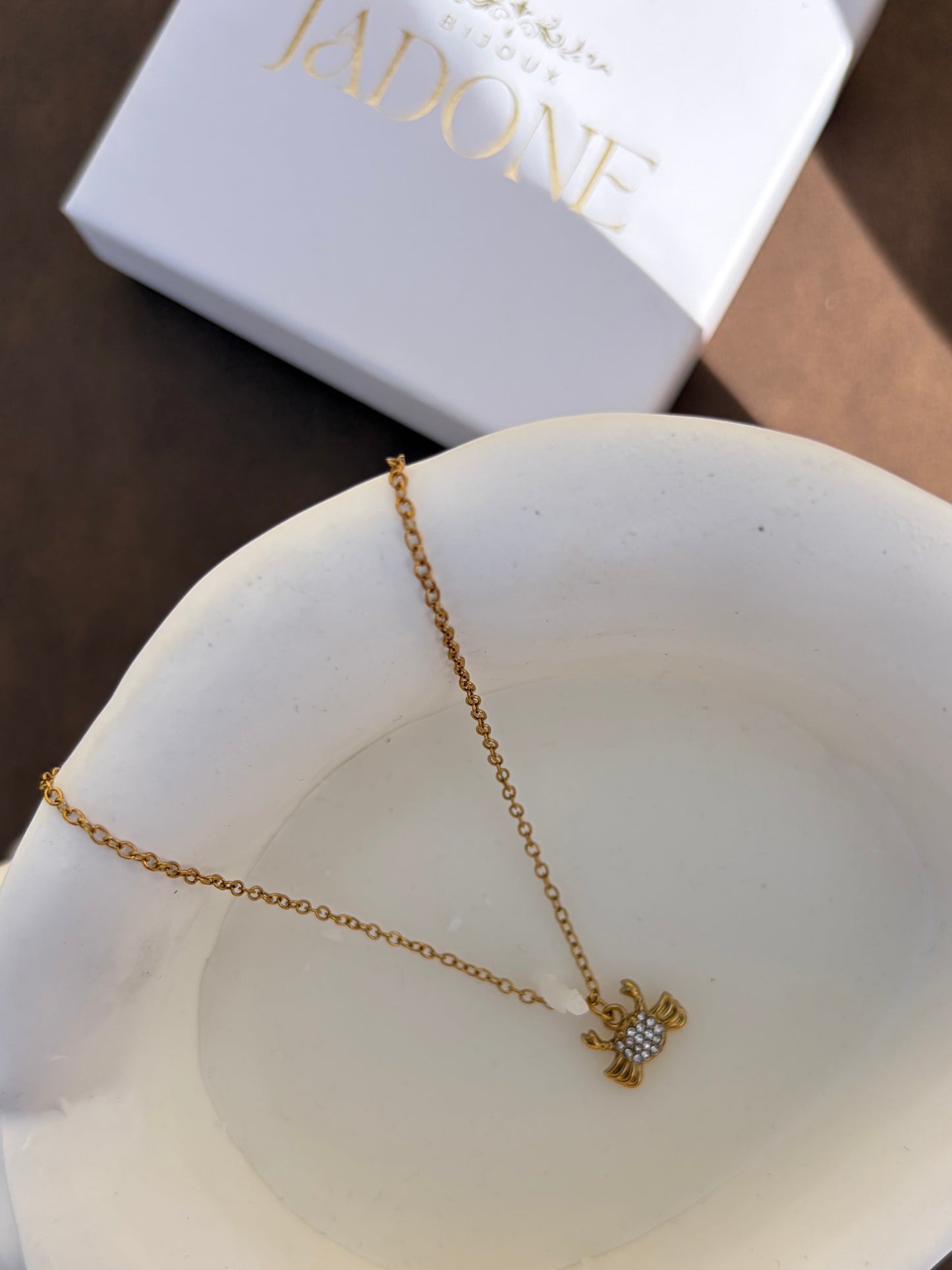 Honolulu l Collier crabe 🦀 fin doré et zircons blanc