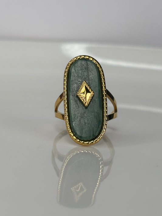DÉESSE l Bague dorée et pierre verte naturelle