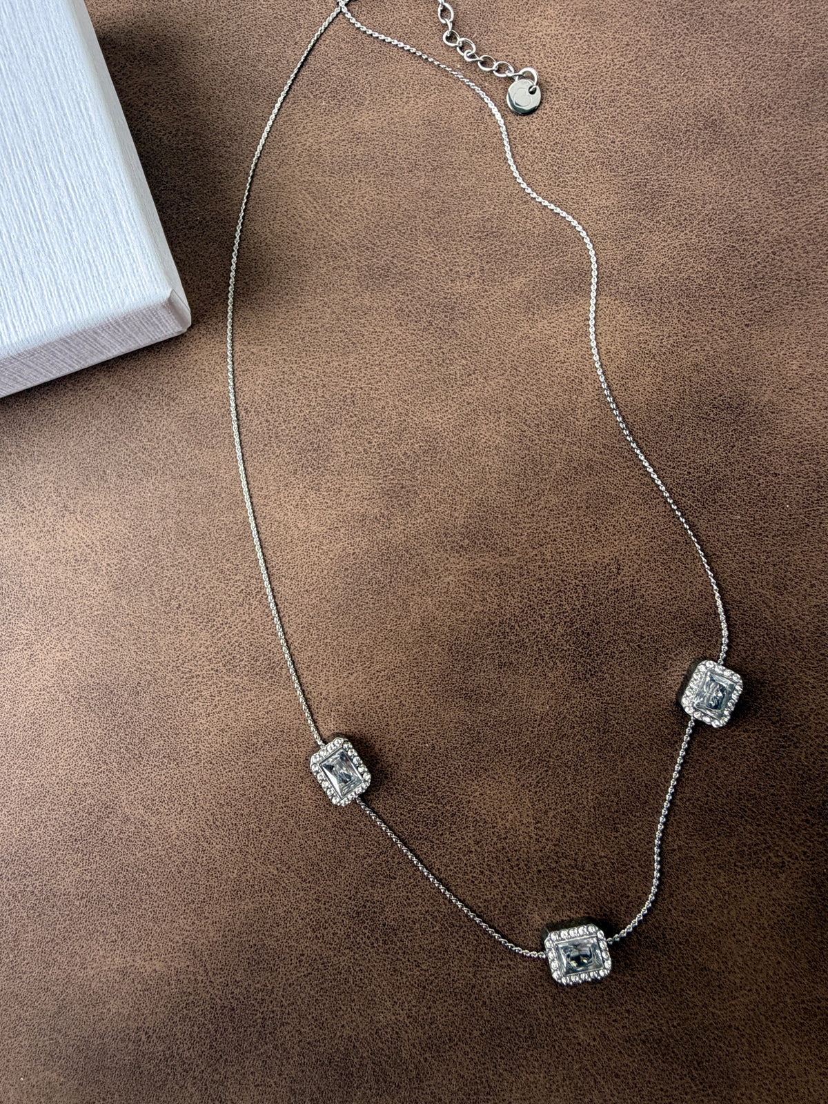 Verone - collier argenté élégant