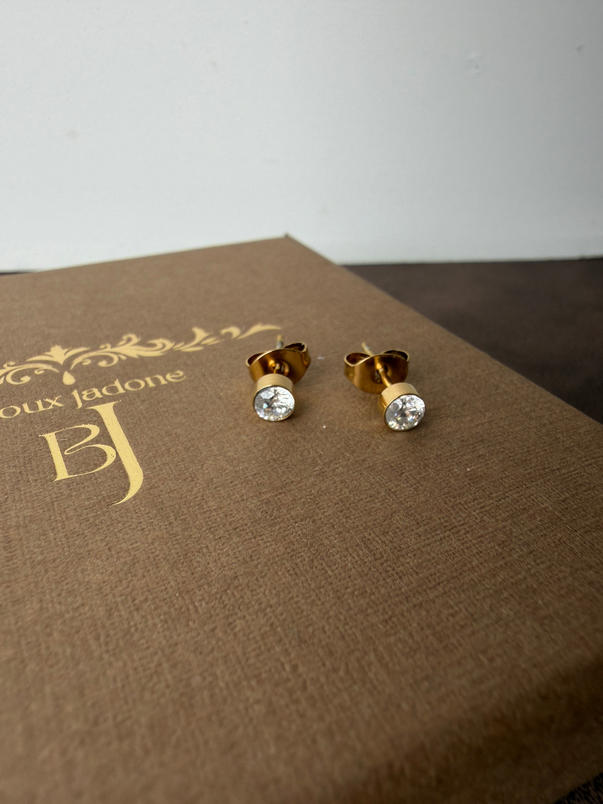 Elora - Boucles d'oreilles puce dorées