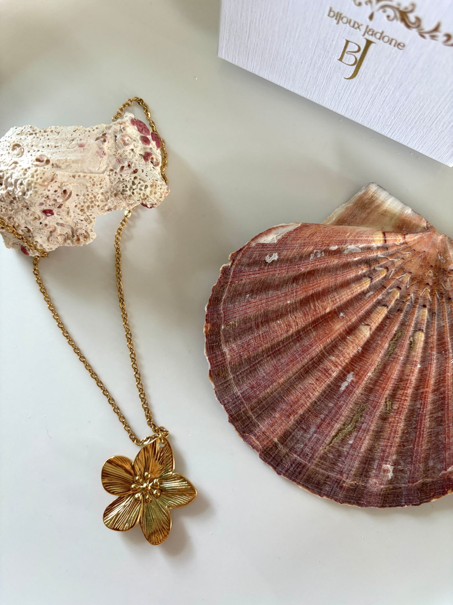 MALONA l Collier doré fleur