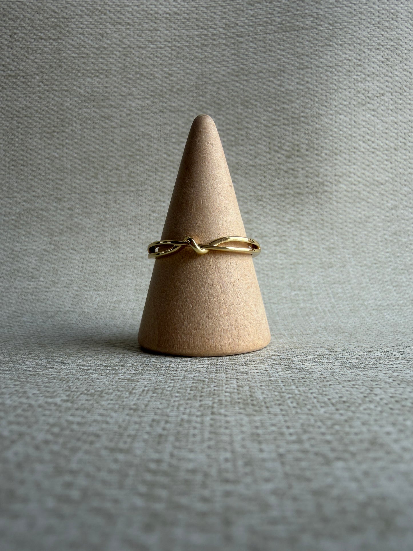 Lien l bague anneau doré et son infini