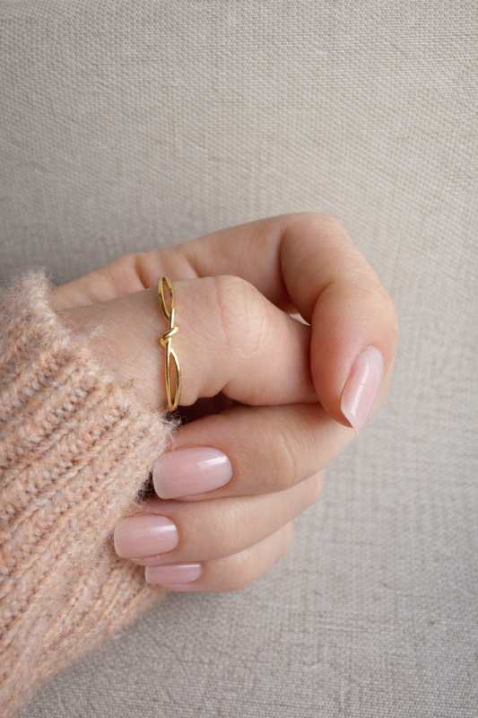 Lien l bague anneau doré et son infini
