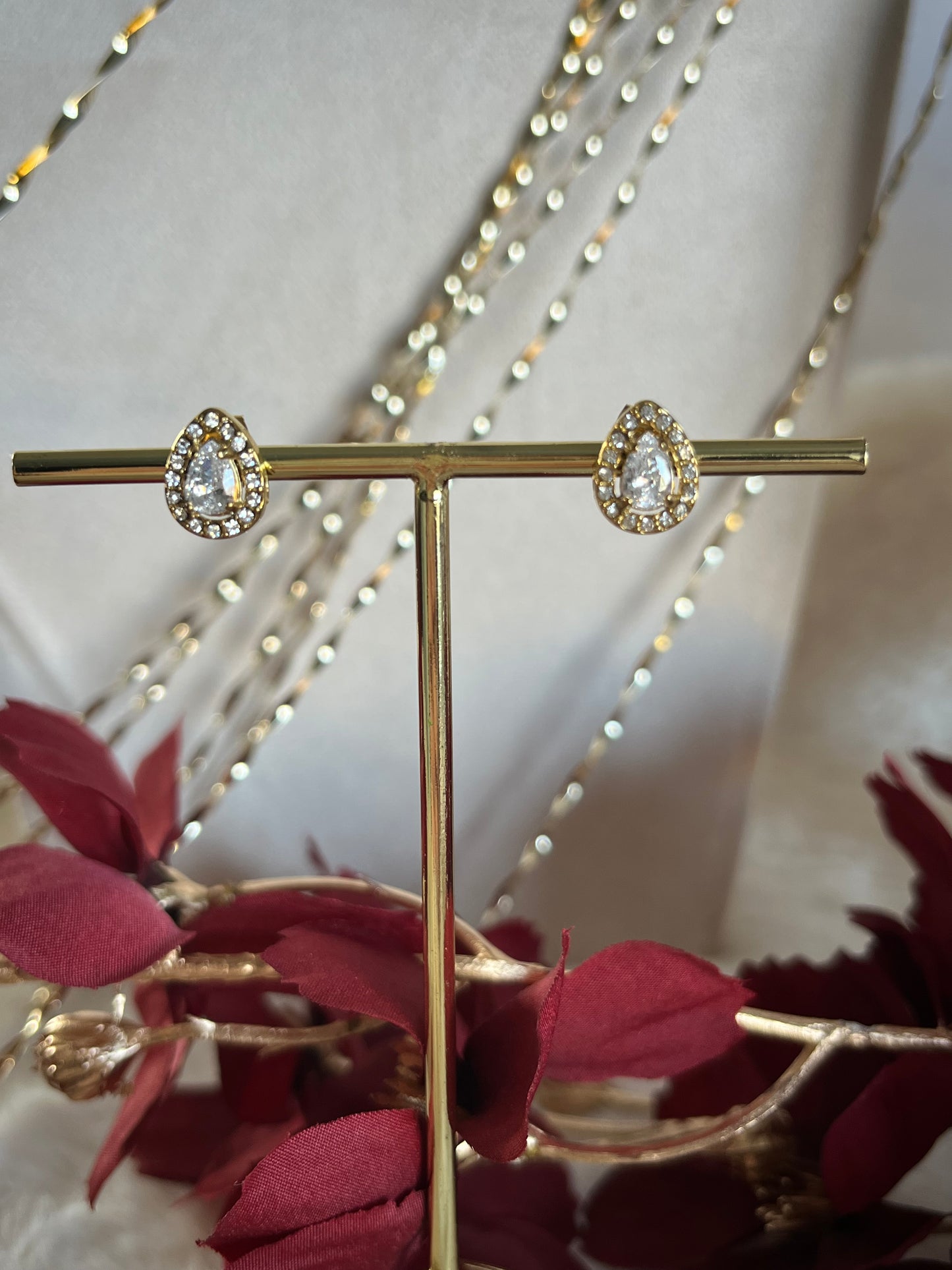 Soraya l boucles d'oreilles dorées et ses pierres verte blanche bleu ou noire